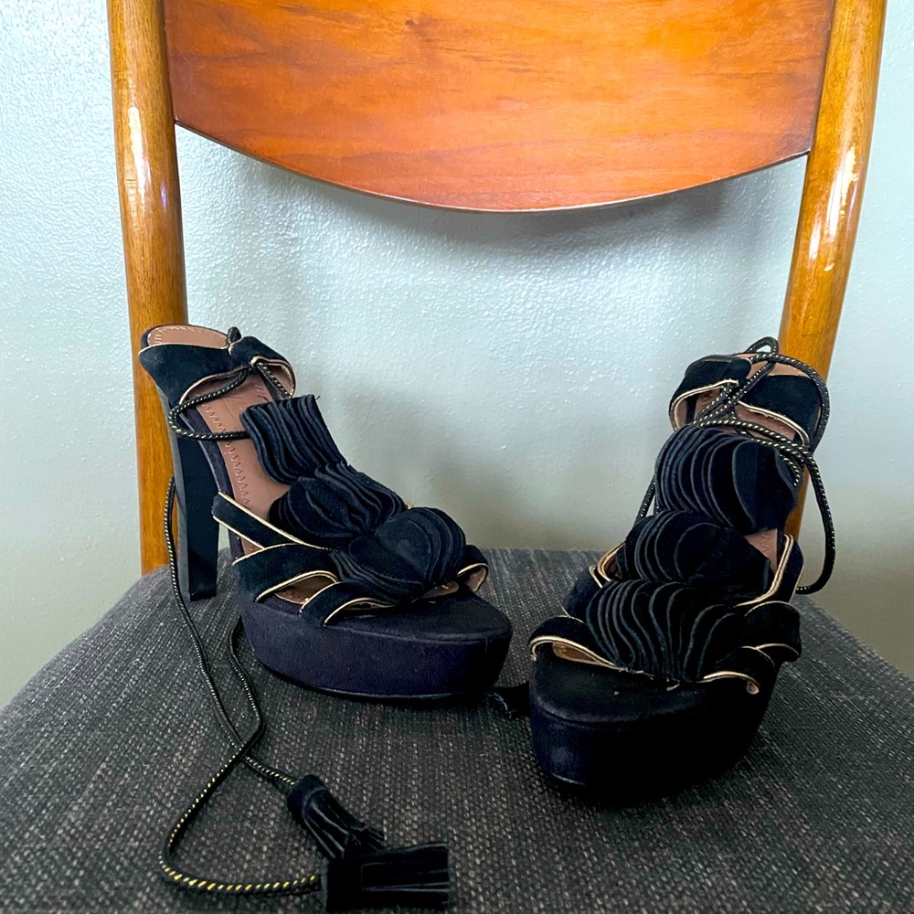 Colin Stuart wrap pump heels.